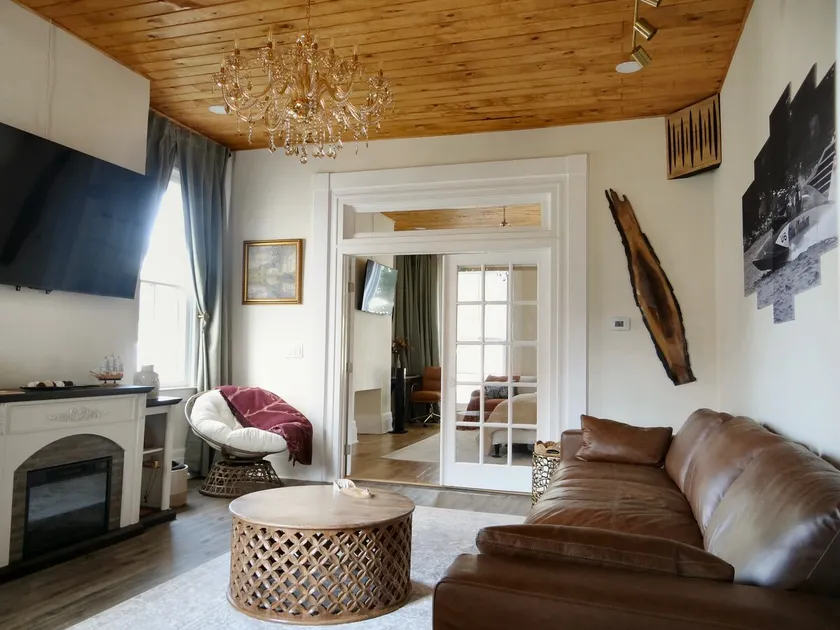 Aquantis: Sleeps 6, Pets OK, Steps from Main St - Image 1