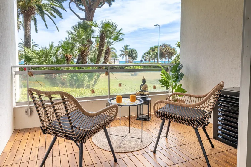Waterfront Studio, Boulevard du Midi, Terrace, Parking - Image 1