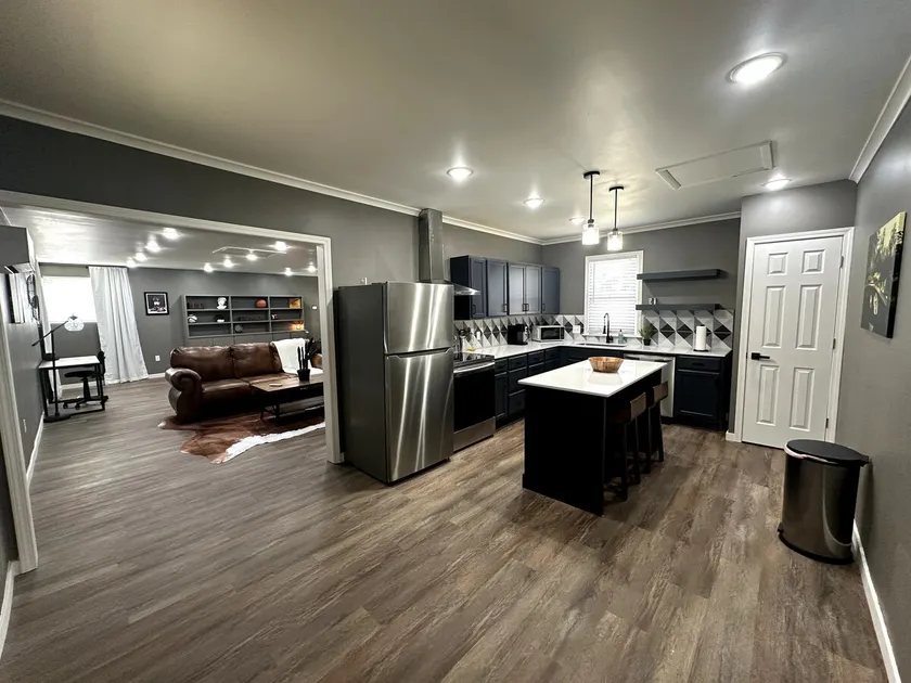 Modern Industrial Studio | Central Location - Image 1