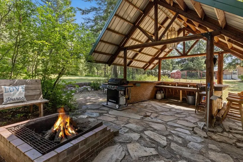 Silverwood basecamp with games and outdoor bar - Image 1