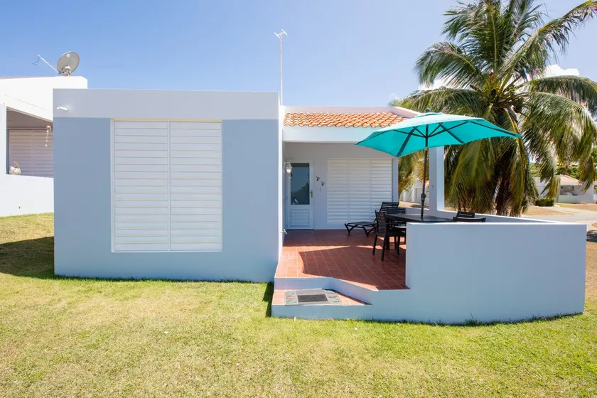 Zoe's Beach House - Image 1