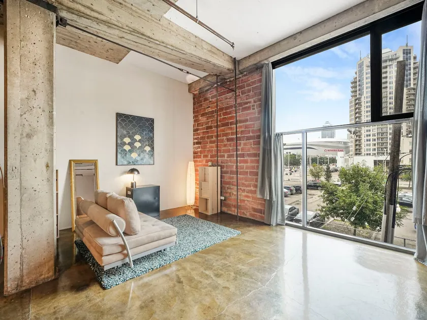 Walk to Rogers | Ice District Loft | UG Parking - Image 1