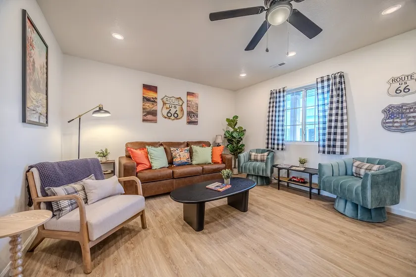 Historic Route 66 Stay- 3 Bedrooms-Jetted Tub! - Image 1