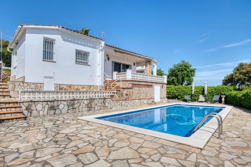 P37: Vacation Rental House in Los Masos D - Image 1