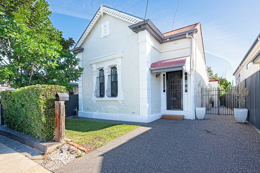 Hamptons on Turton - Image 1