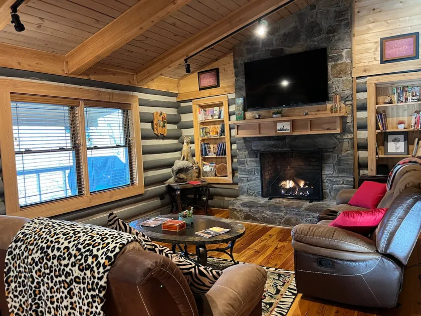 Charming Creekside Cabin Franklin, NC - Image 1