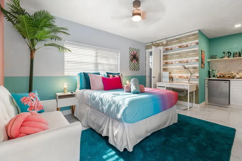Studio | AirFryer | TV | Parking | AirportFLL | QueenBed - Image 1