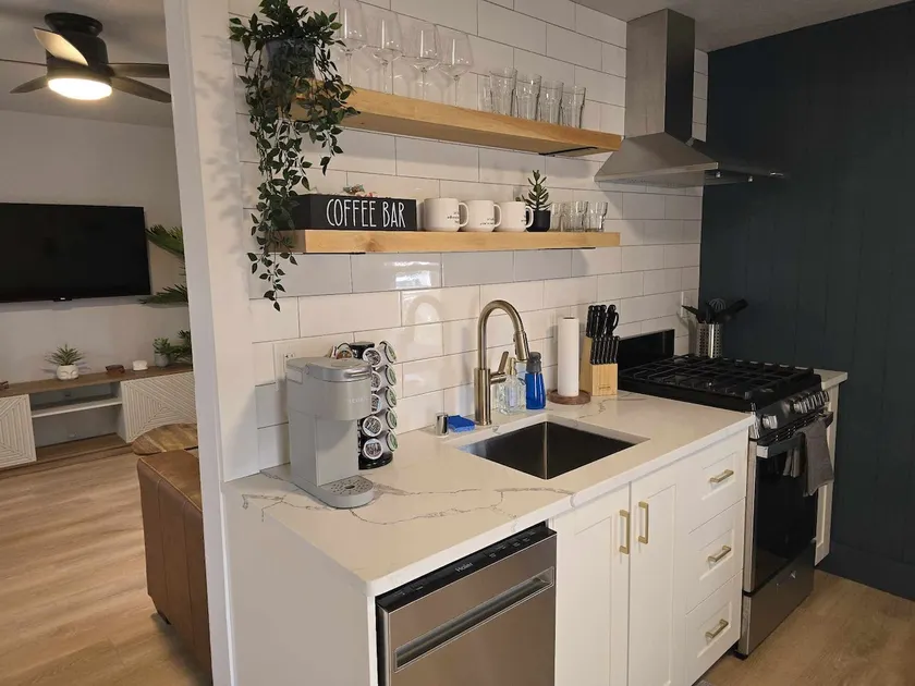 Modern Apt in Walker's Point - Image 1