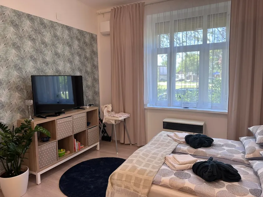 Drop House - One bedroom - Image 1
