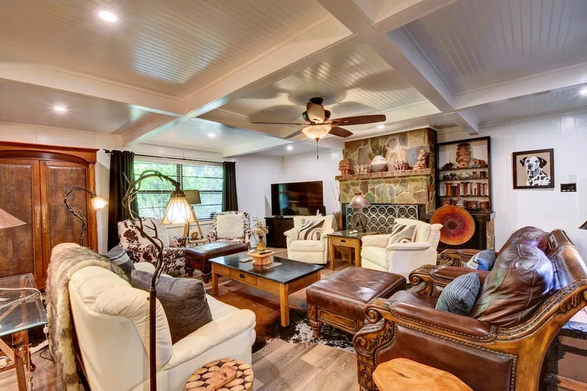 3BR Athens Home. Sunroom + Patio, Steps to UGA - Image 1
