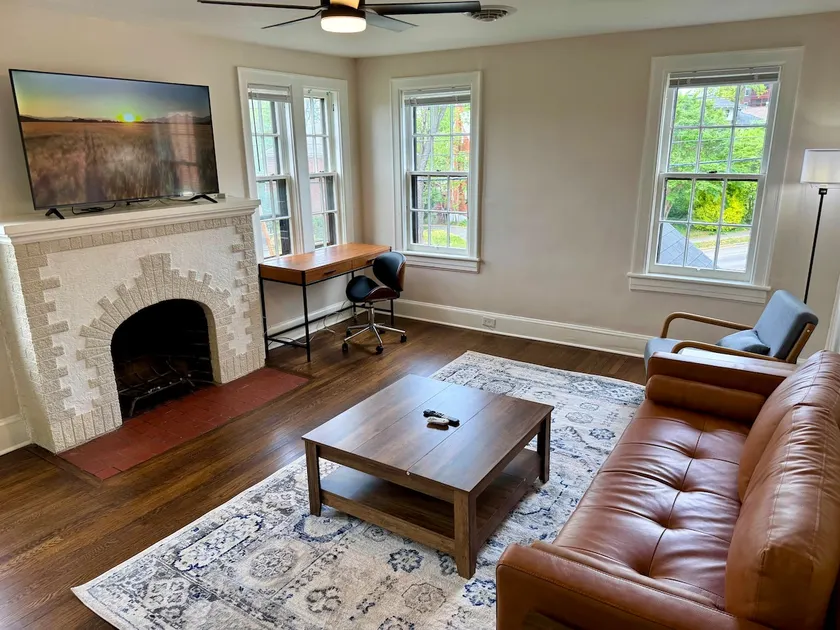 Fully Renovated South Roanoke Apartment - Image 1