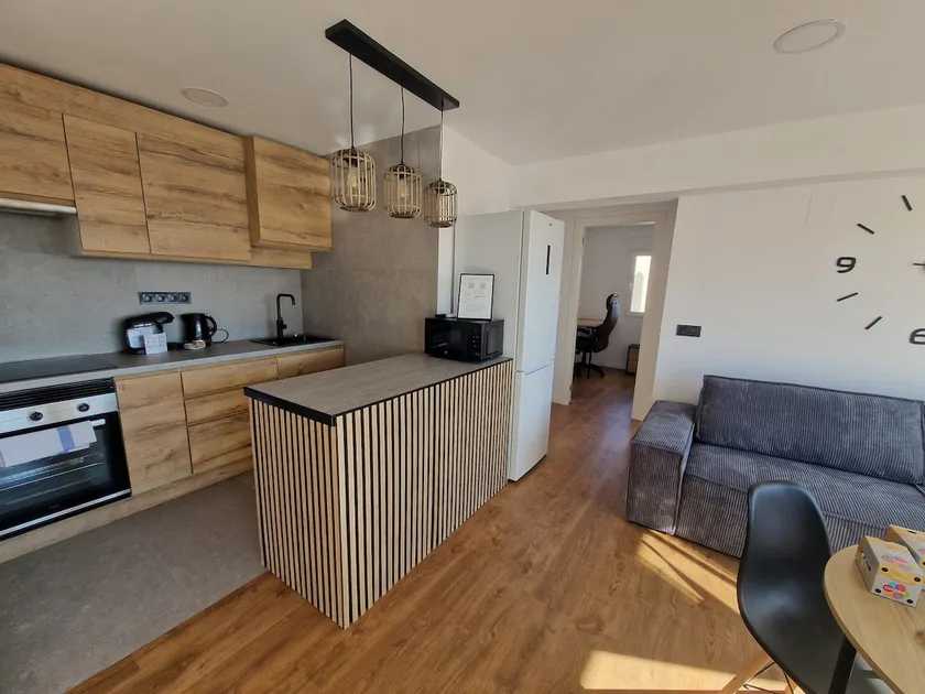 Renovated 3 Bedroom Apartment with Lift and AC - Image 1
