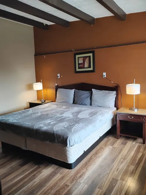 (142) Gated - 2 Double Beds Studio w/ Full Kitchen - Image 1