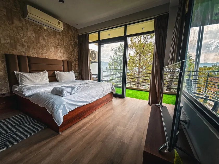 2BHK Kasauli | Scenic Views • Café •Parking Lift - Image 1