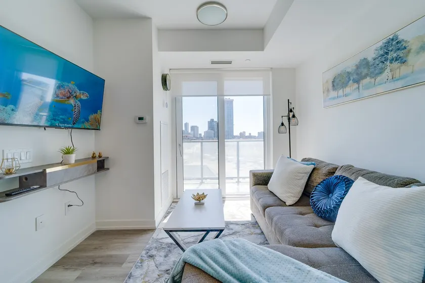 Modern Downtown Condo w/ Gym - Image 1