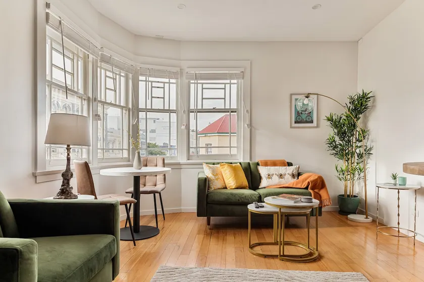 Central Art Deco Apartment - Image 1