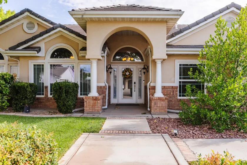 Family-Friendly Home Near Zion - Image 1