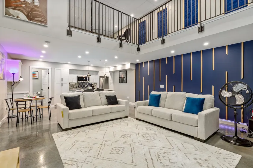 Open Concept Loft 8 mins from Downtown Sleeps 8. - Image 1