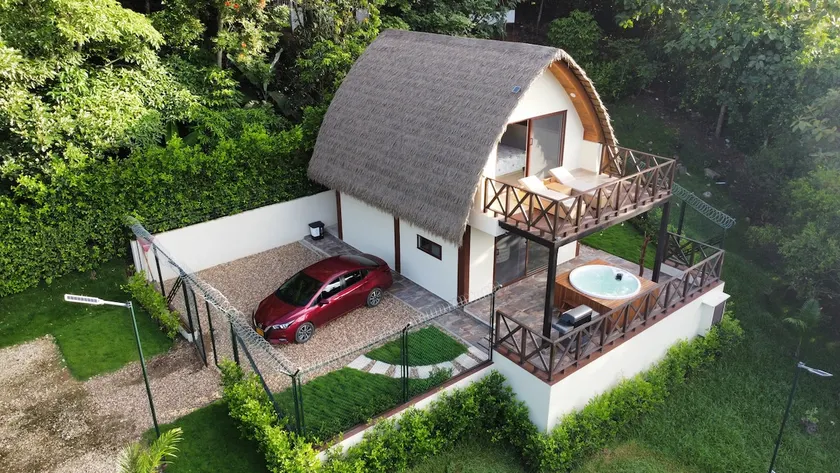 Tropical paradise, deluxe duplex cabin - Image 1