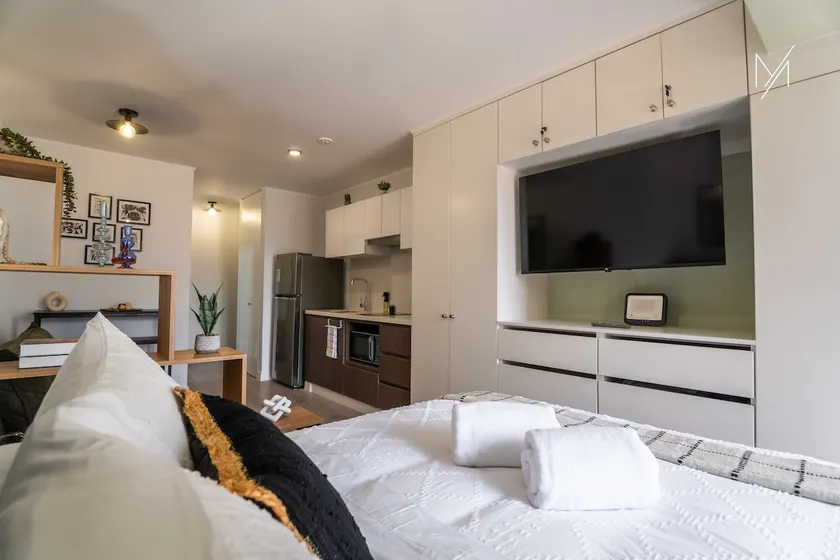 MM| Studio Apt w/ Pool & Gym in Prime Location - Image 1