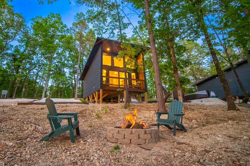 Elm Springs Hollow Modern Cabin, 3 mi. to BNR - Image 1