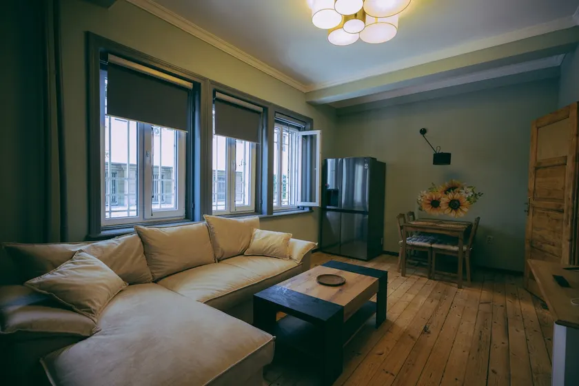 Quiet & Peaceful City Center Apt | Sleeps up to 6 - Image 1