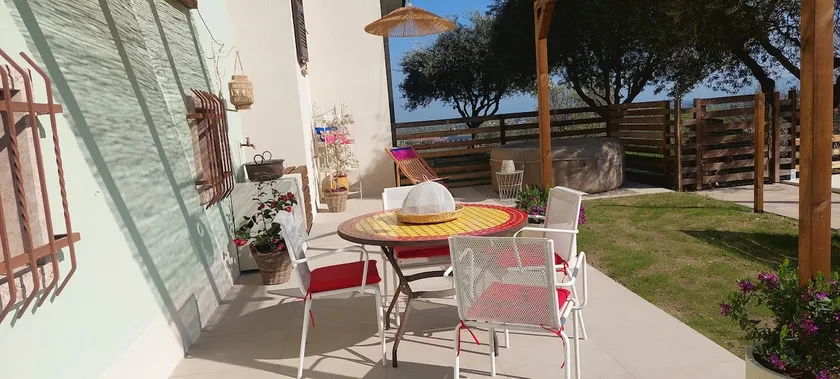 Studio apartment with garden overlooking the lake! Exclusive! - Image 1