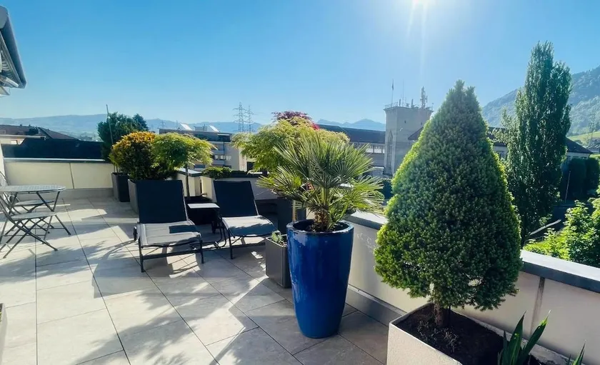 Large terrace with privacy & outdoor shower - Image 1