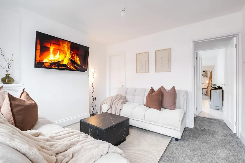 The Cedar - Free Parking, Netflix, Near M1, M69 - Image 1