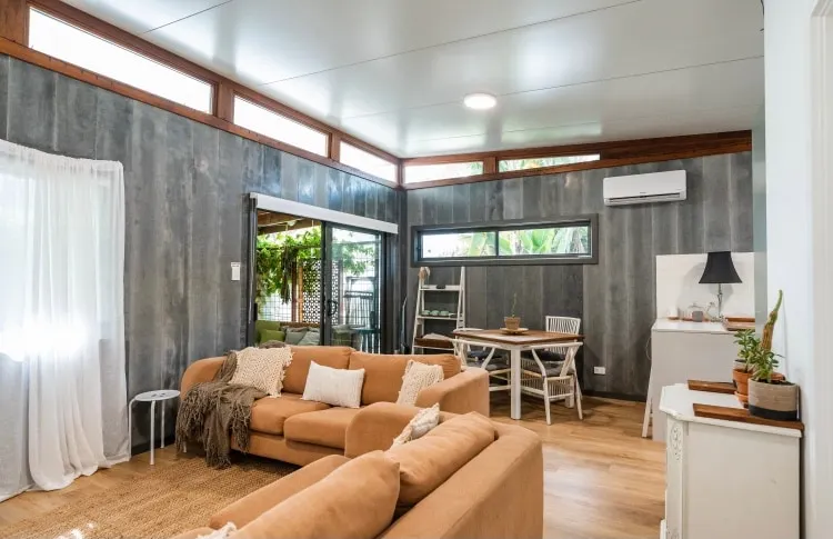 Charming Eclectic Bungalow, from Beach to Farm - Image 1