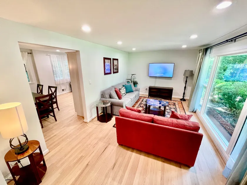 Oak House: Near DC, 4-Car Parking, 4-Bdr, 2-Living - Image 1