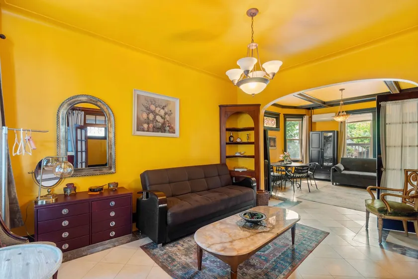 Yellow House Near NYC | Sleeps 10 | Parking - Image 1