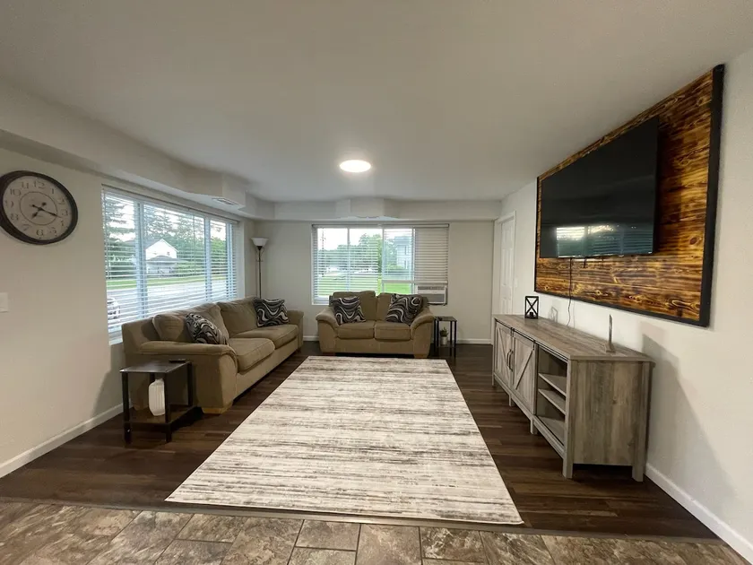 Modern 2 Bedroom at ”Queen 45” - Image 1
