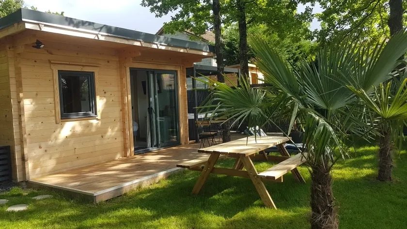 Le Cocotier Chalet and Pond Spa - Image 1