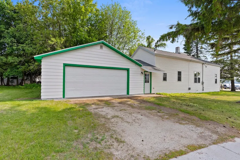 Walk to Downtown Sturgeon Bay & Sunset Park! - Image 1