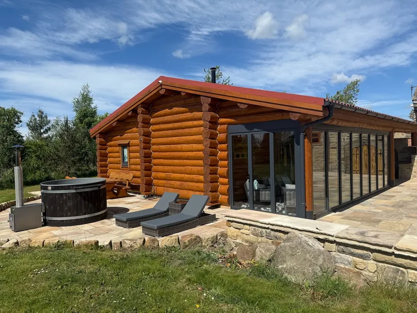 Luxury Log Cabin with Hot Tub & Scenic Views in Oakenshaw - Image 1