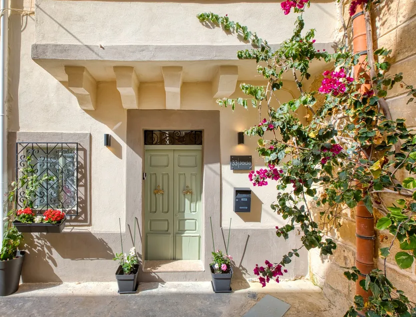Jade - Stylish Zabbar Hideaway - Image 1