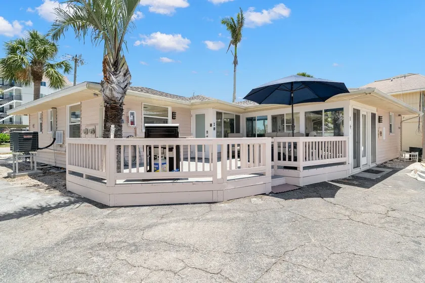 Cozy Condo in Siesta key with boat dock - Image 1