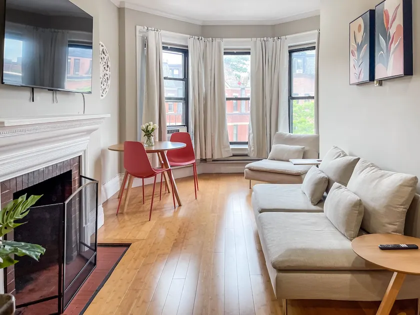 Bright 1BR in Back Bay by Sonder - Image 1