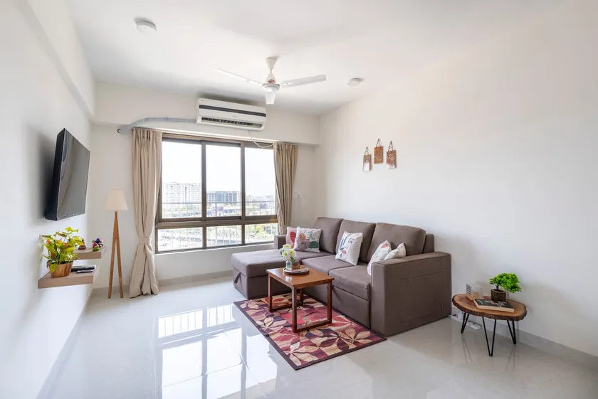 Breezy & Bright 2bhk Apt near Airport - Image 1