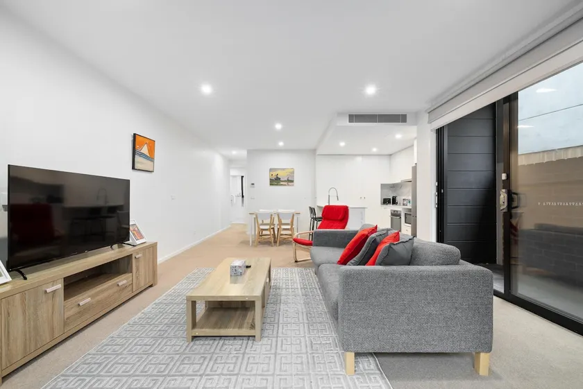 Ground Floor Large 2Bed 2Bath /Cot/Yard/2 Parkings - Image 1