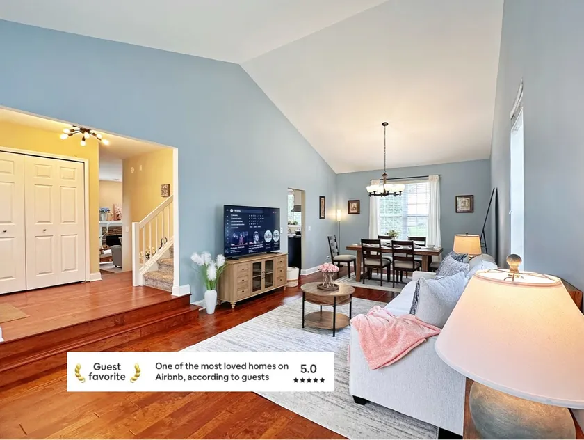 Spacious 4 Beds w/ Yard – Near Naperville, Chicago - Image 1