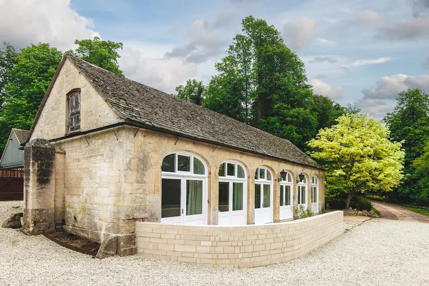 Entire Luxury Cotswold Coach House, Private Garden - Image 1