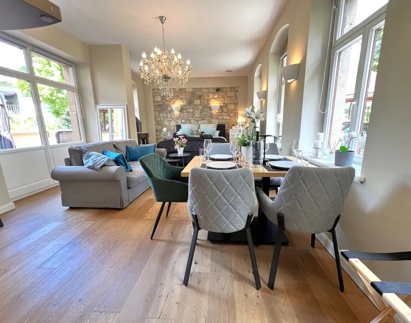 Charming house with terrace, quick access to the center - Image 1