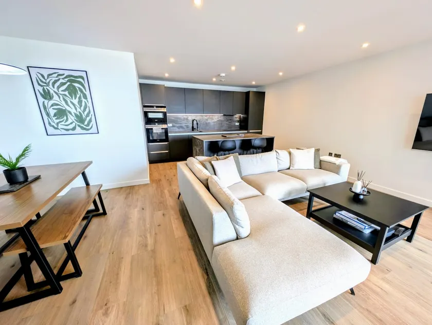 Harbour view-Sleeps 4-Sea View-Parking-Balcony - Image 1