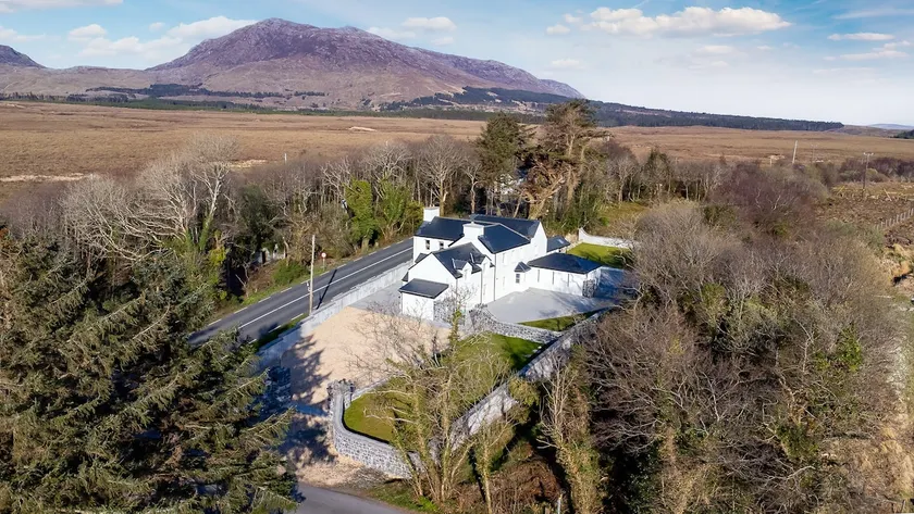 Caher House, Connemara, Galway - Image 1