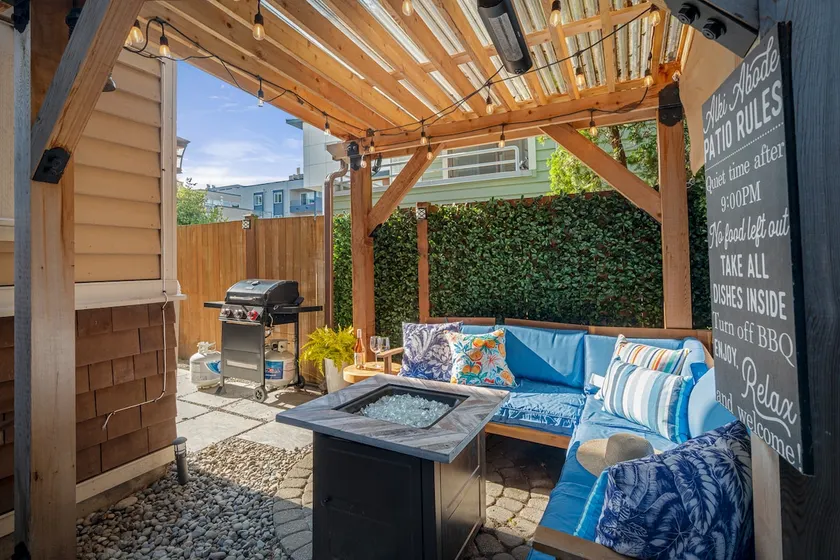 Portable AC~Parking~Alki Beach Access~Dog-OK~BBQ - Image 1