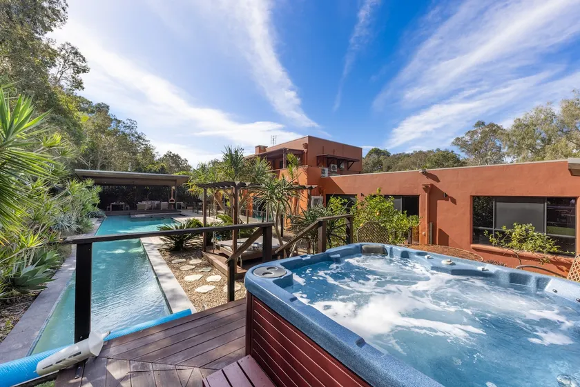 Solterra- Luxury 25m Pool, Spa & Private Acreage Mudjimba - 5min Airport - Image 1