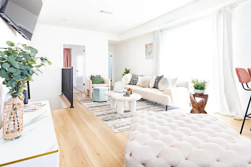 Spacious 3-Level House 8 beds | Free Parking+Patio - Image 1