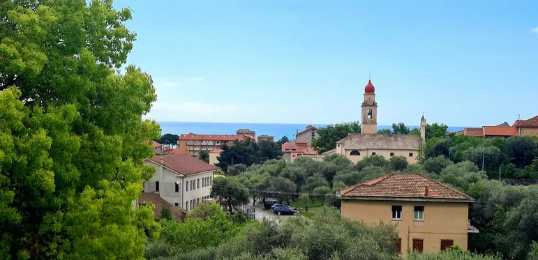 See the sea from the tower - Image 1